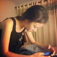 穿吊带女生头像