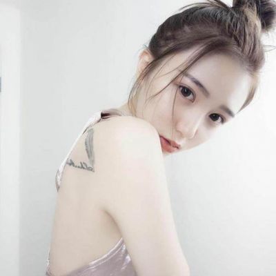 穿吊带女生头像