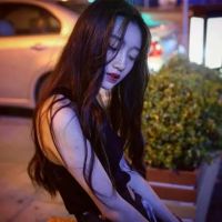 穿吊带女生头像