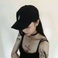 穿吊带女生头像