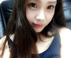 穿吊带女生头像