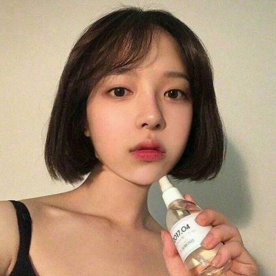 穿吊带女生头像