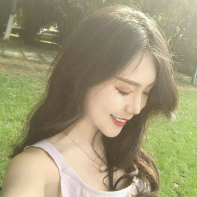 穿吊带女生头像