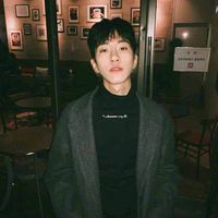 穿西服的男生头像