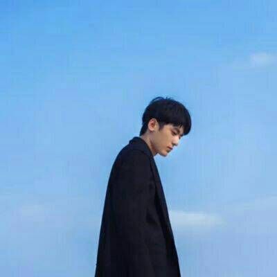 穿西服的男生头像