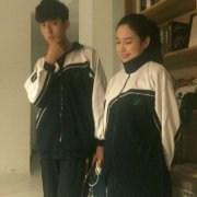 穿校服的qq情侣头像 qq头像情侣穿校服一对
