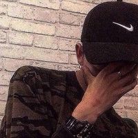 穿耐克的男生头像