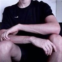 穿耐克的男生头像