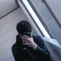 穿耐克的男生头像