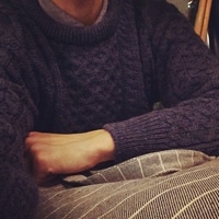男生穿毛衣的头像