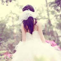 女生穿婚纱的头像