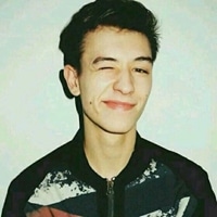 穿黑色衣服的男生头像
