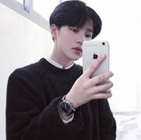 穿黑色衣服的男生头像