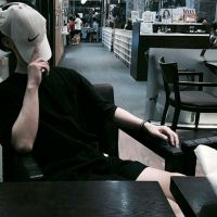 穿黑色衣服的男生头像