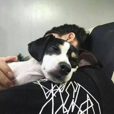 穿黑色衣服的男生头像