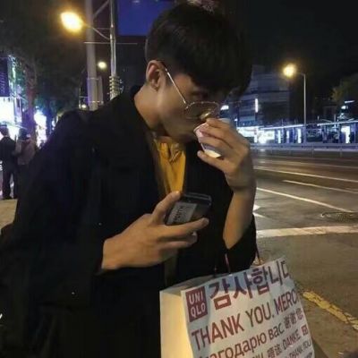 穿黑色衣服的男生头像