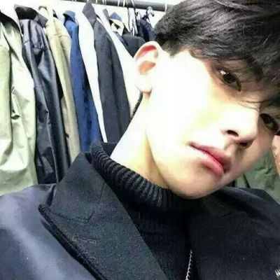 穿黑色衣服的男生头像