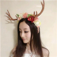 带鹿角女生头像