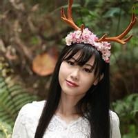 带鹿角女生头像