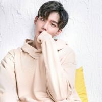 微笑男生高清头像