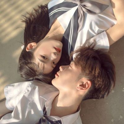 躺着的情侣头像唯美