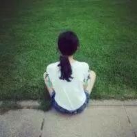 坐地上的女生头像