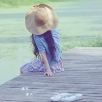 坐地上的女生头像