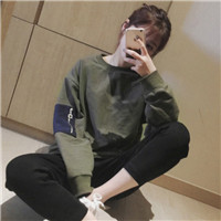 坐地上的女生头像