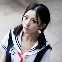 女生头像穿校服的