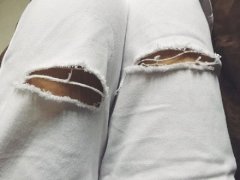 破洞裤搞笑说说 穿破洞裤搞笑的说说