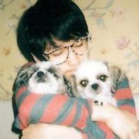 抱着狗的男生头像