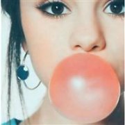 女生吹泡泡糖的头像