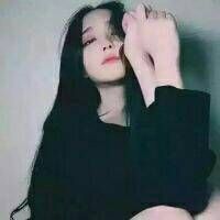 45度仰头女生头像