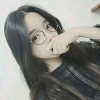 45度仰头女生头像