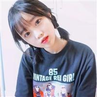45度仰头女生头像