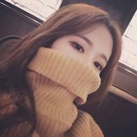 45度仰头女生头像