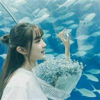 45度仰头女生头像