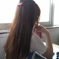 坐着的扣扣女生头像