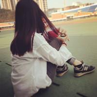 坐着的扣扣女生头像