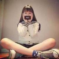 坐着的扣扣女生头像