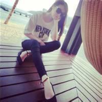 坐着的扣扣女生头像