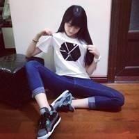 坐着的扣扣女生头像