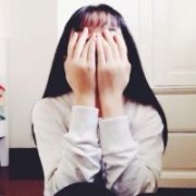 捂脸的女生头像 双手捂脸的女生头像