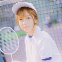 穿白色衣服梳马尾的女生头像