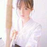 穿白色衣服梳马尾的女生头像