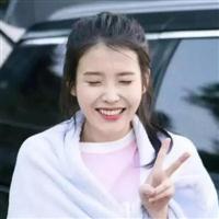 穿白色衣服梳马尾的女生头像
