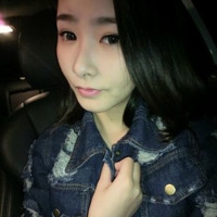 喜欢穿牛仔衣服的女生头像