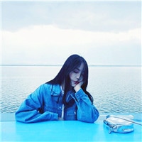 纯净蓝色系女生头像