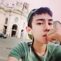 帅气戴帽子的男生头像