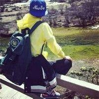 帅气戴帽子的男生头像